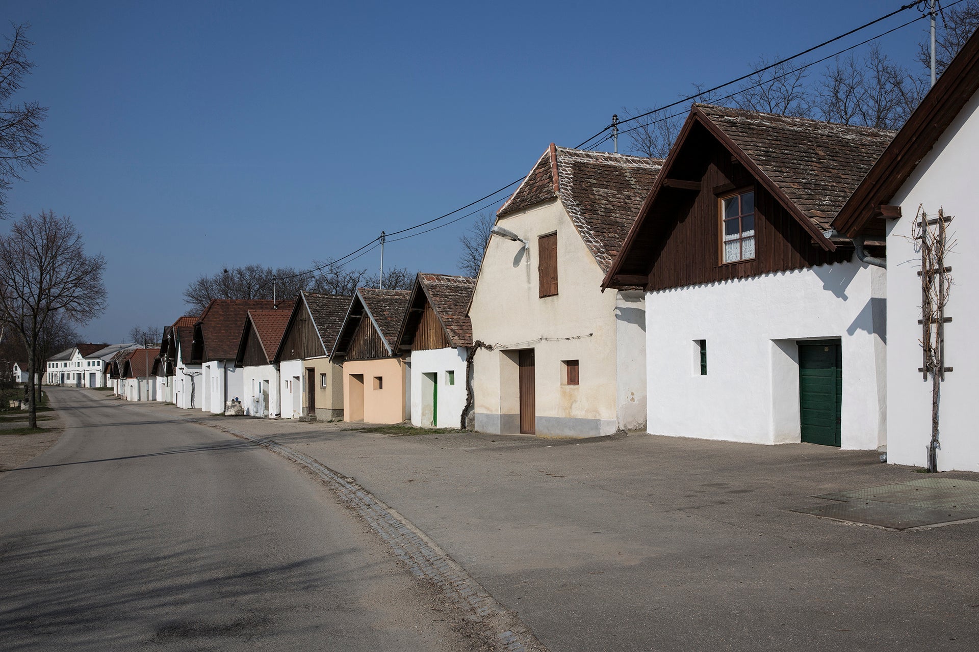 Historische Kellergasse im Weinviertel