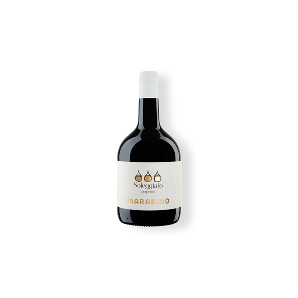 Flasche Weißwein Soleggiato Perpetuo vom Weingut Marabino aus Sizilien. Die Flasche hat eine besondere bauchige Form.